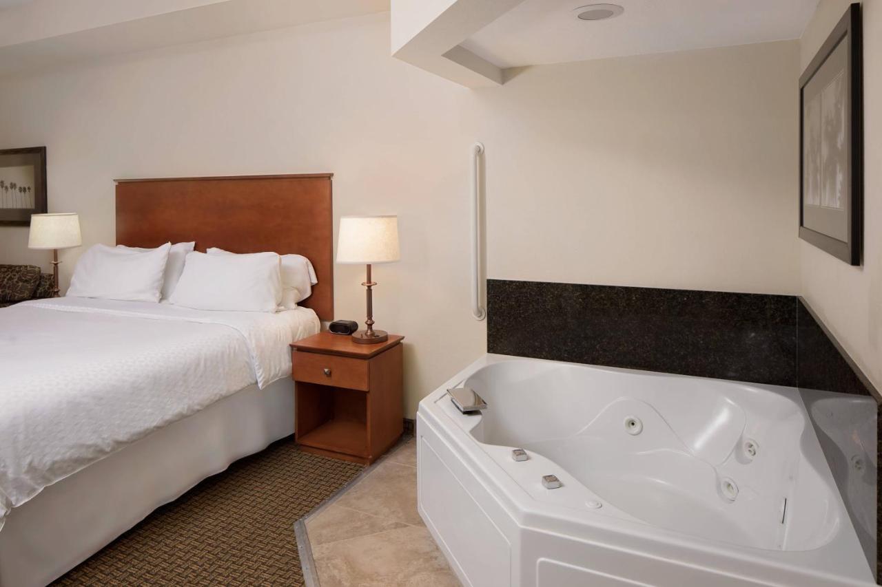 Four Points By Sheraton Fort Myers Airport Экстерьер фото